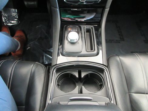 Used 2022 Chrysler 300 S RWD image 48