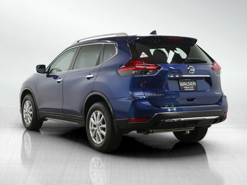 Used 2017 Nissan Rogue SV AWD/4WD image 3