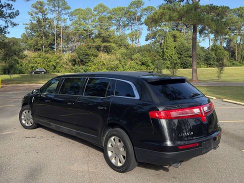 Used 2014 Lincoln MKT AWD image 7