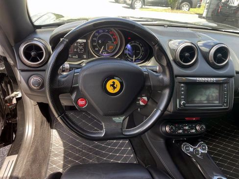 Used 2014 Ferrari California RWD image 9