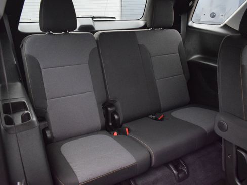 Used 2021 Chevrolet Traverse LT image 12