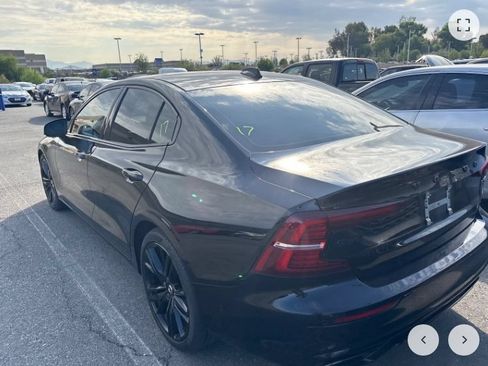 Used 2022 Volvo S60 B5 R-Design w/ Advanced Package AWD/4WD image 4
