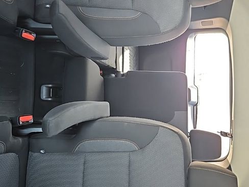 Used 2021 Chevrolet Traverse LT image 25