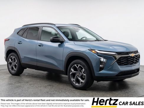 Used 2025 Chevrolet Trax LT FWD image 1