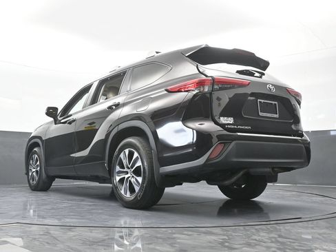 Used 2022 Toyota Highlander XLE FWD image 58