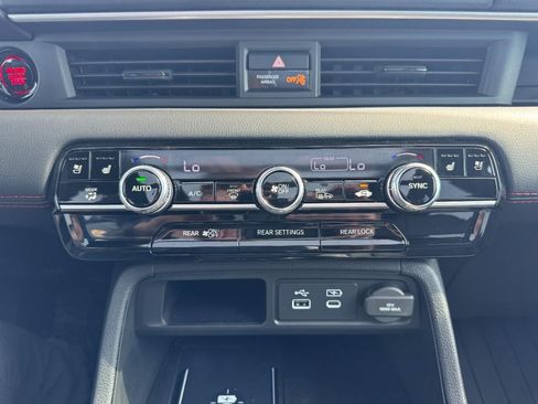 Certified 2025 Honda Pilot Black Edition image 27