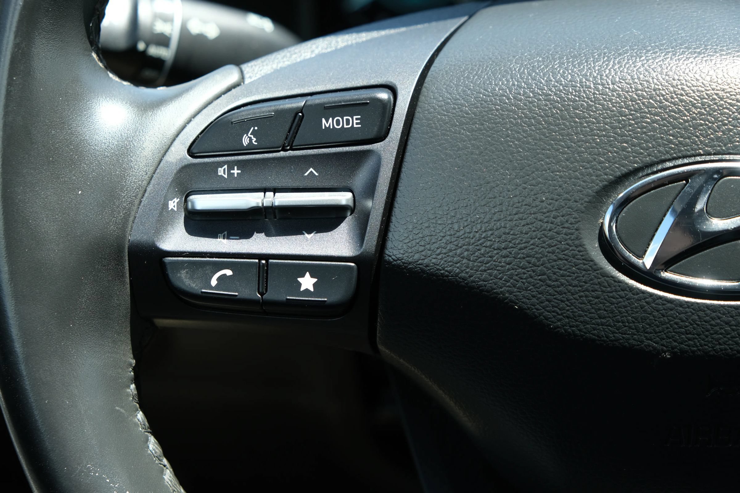 Used 2022 Hyundai Kona Limited FWD image 25