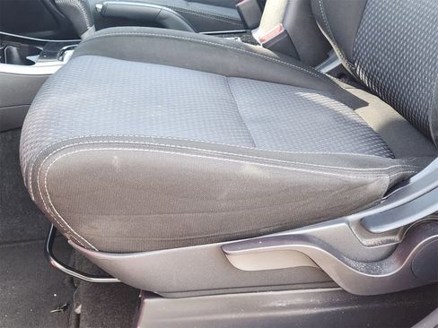 Used 2018 Mitsubishi Outlander SE image 23