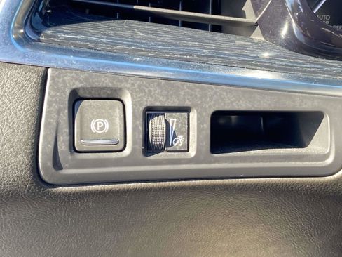 Used 2025 Cadillac XT5 Premium Luxury image 19