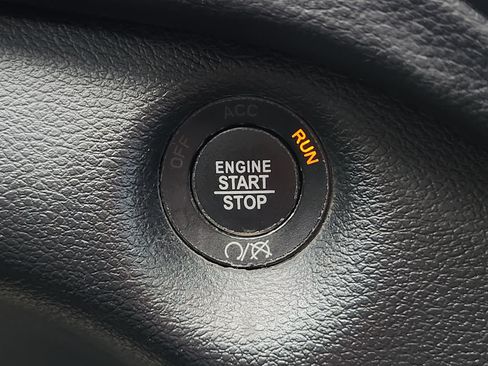 Used 2022 Jeep Cherokee Trailhawk AWD/4WD image 23