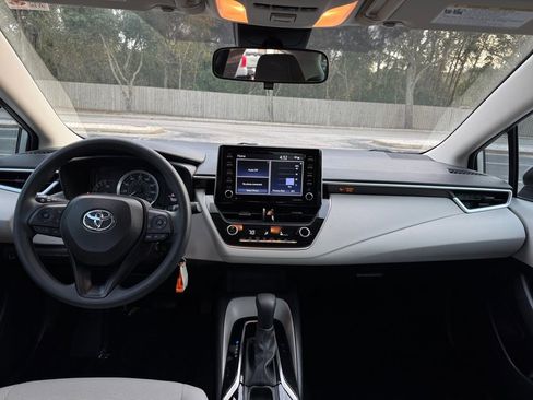 Used 2021 Toyota Corolla LE image 26