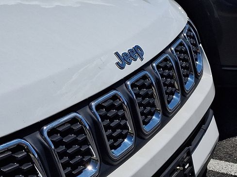Used 2024 Jeep Compass Latitude AWD/4WD image 4