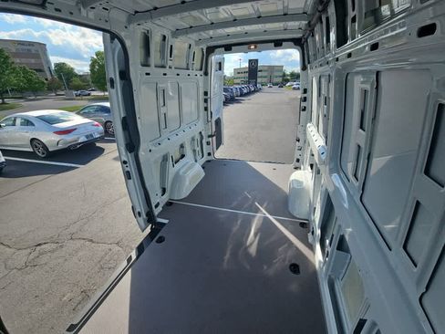 Used 2025 Mercedes-Benz Sprinter 2500 image 11