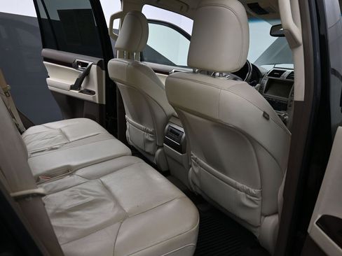 Used 2019 Lexus GX 460 Premium w/ Premium Package image 18