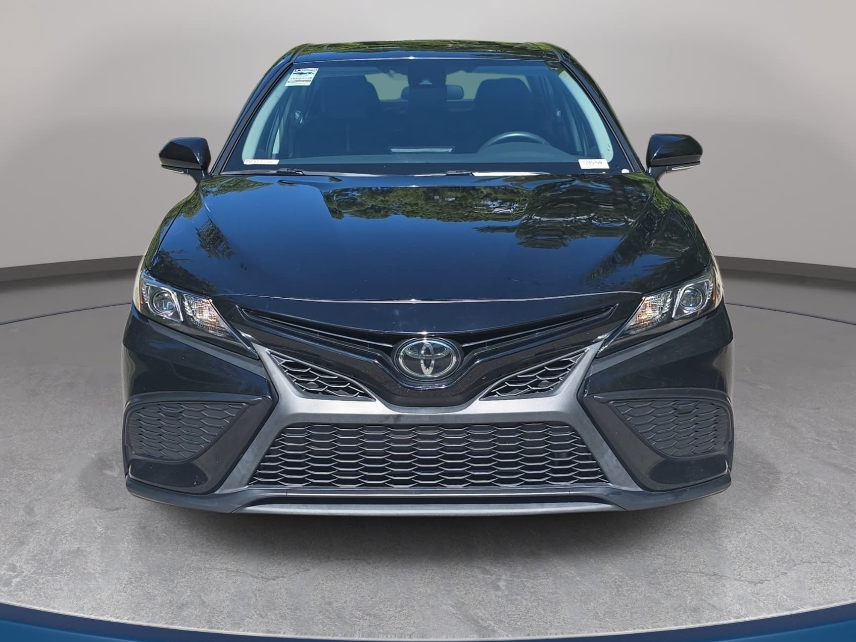 Used 2024 Toyota Camry SE FWD image 2