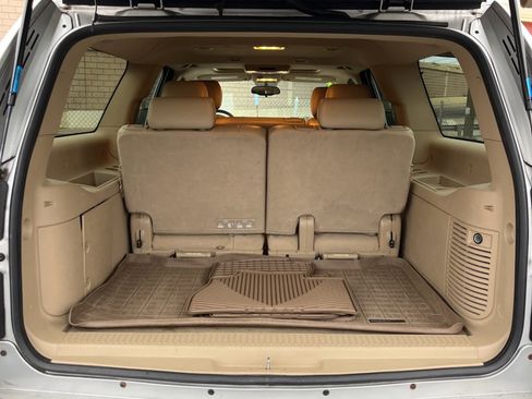 Used 2011 Chevrolet Suburban LT image 14
