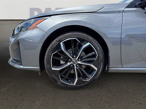 Used 2024 Nissan Altima 2.5 SR FWD image 10