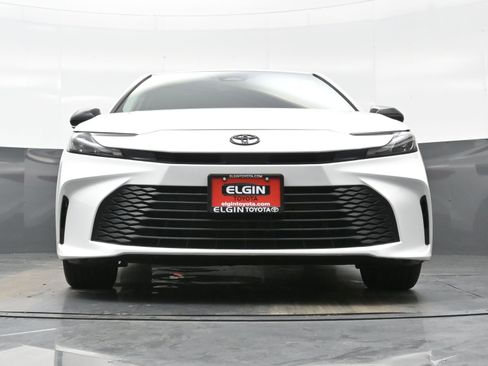 Used 2025 Toyota Camry LE w/ Convenience Package image 27