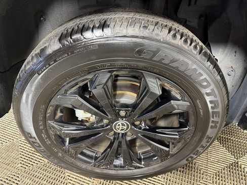 Used 2023 Toyota RAV4 SE image 17