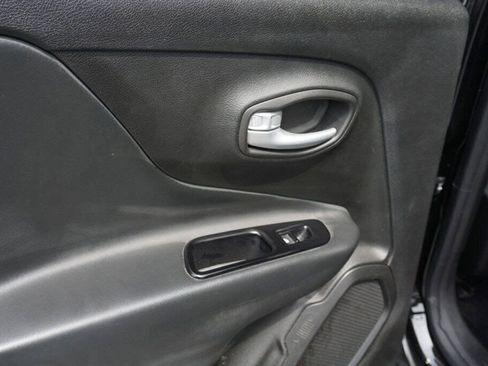 Used 2023 Jeep Renegade Latitude image 31