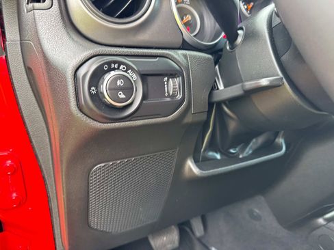 Used 2023 Jeep Gladiator Sport AWD/4WD image 31