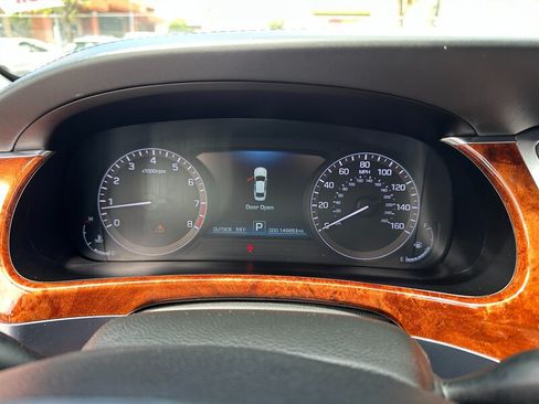 Used 2014 Hyundai Equus Signature RWD image 18