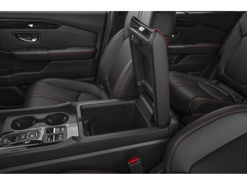 Used 2025 Honda Pilot TrailSport image 10