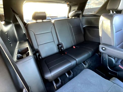 Used 2023 Chevrolet Traverse High Country image 28