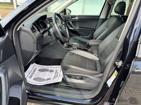 Used 2018 Volkswagen Tiguan SE w/ Panoramic Sunroof Package image 15