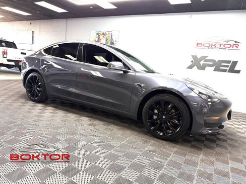 Used 2019 Tesla Model 3 Standard Range Plus RWD image 1