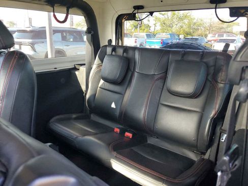 Used 2018 Jeep Wrangler Rubicon w/ Cold Weather Group image 13