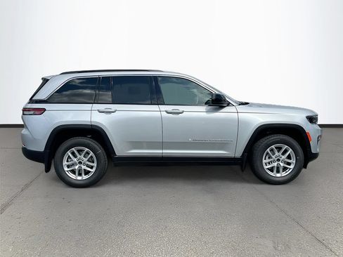 New 2026 Jeep Grand Cherokee Laredo AWD/4WD image 8