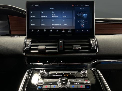 Used 2024 Lincoln Navigator L Reserve image 9