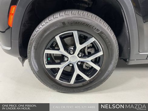 Used 2024 Jeep Grand Cherokee L Limited RWD image 10