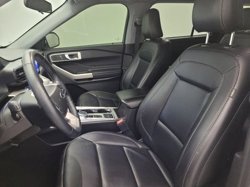 Used 2023 Ford Explorer XLT w/ Equipment Group 202A RWD image 17