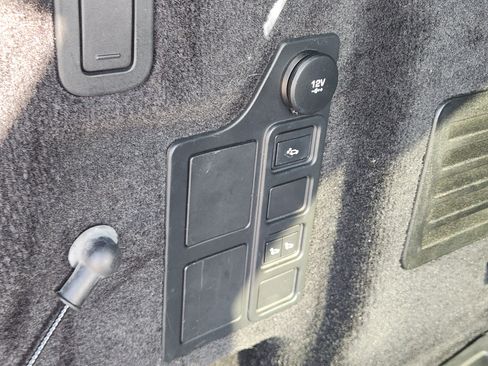 Used 2019 Land Rover Discovery HSE image 39