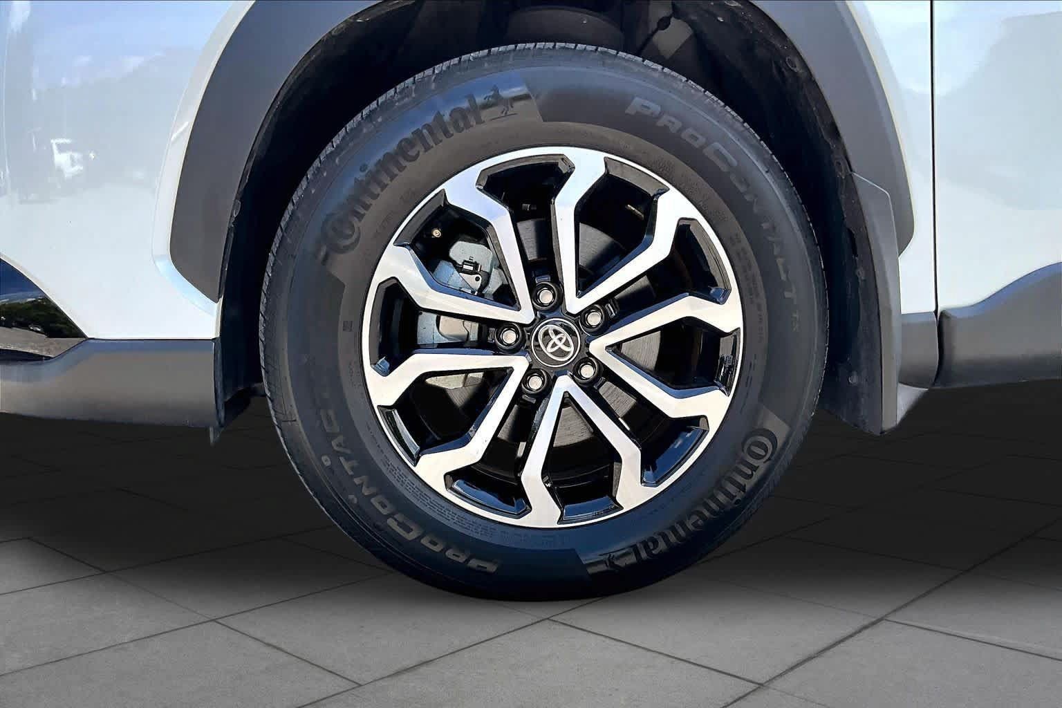 Used 2023 Toyota Corolla Cross AWD Hybrid image 11