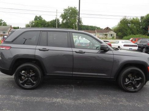 Used 2022 Jeep Grand Cherokee Altitude image 9