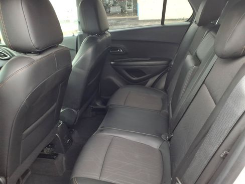 Used 2022 Chevrolet Trax LT w/ LT Convenience Package AWD/4WD image 25