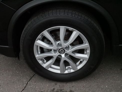 Used 2019 Nissan Rogue SV image 15