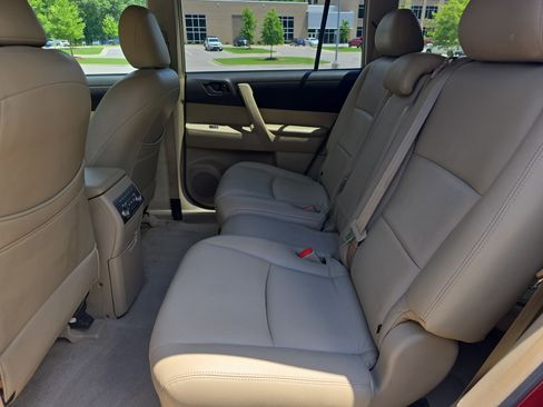 Used 2010 Toyota Highlander 4WD image 16