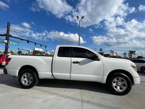 Used 2022 Nissan Titan S RWD image 4