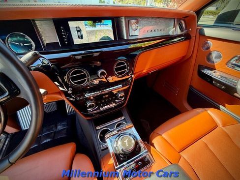 Used 2018 Rolls-Royce Phantom Sedan RWD image 2