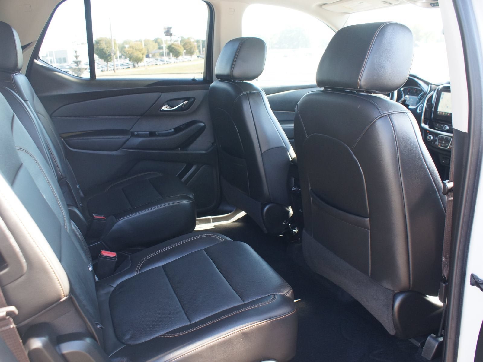 Used 2020 Chevrolet Traverse Premier FWD image 24