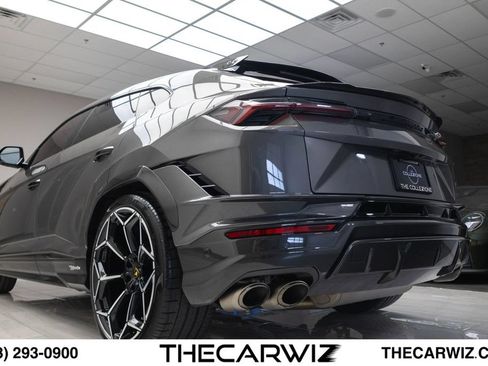 Used 2023 Lamborghini Urus Performante AWD/4WD image 21