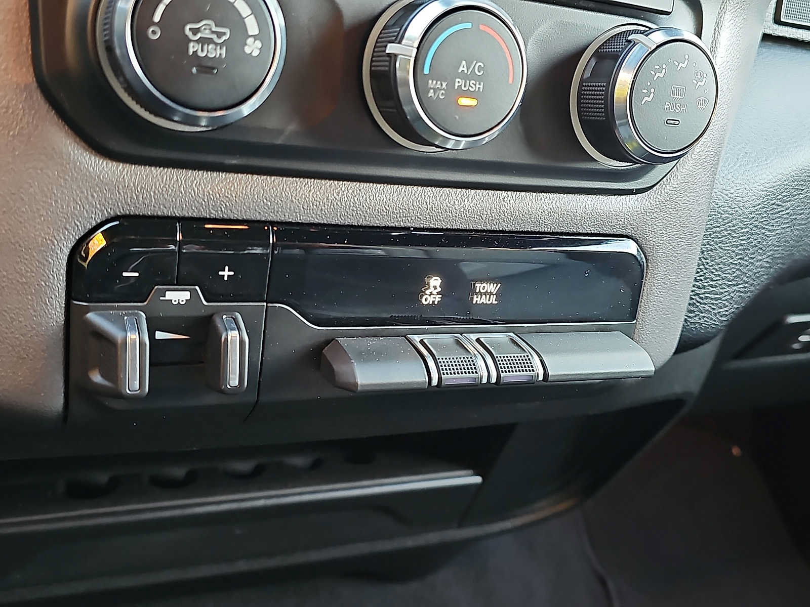 Used 2024 RAM 2500 Big Horn AWD/4WD image 22