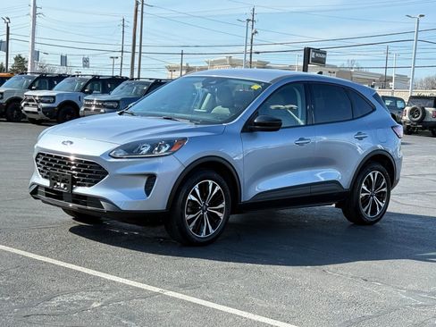 Used 2022 Ford Escape SE w/ SE Sport Appearance Package image 7