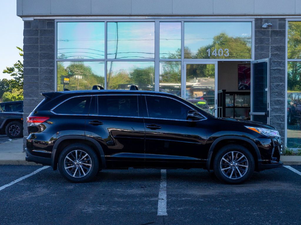 Used 2017 Toyota Highlander XLE w/ Protection Package #3 AWD/4WD image 2