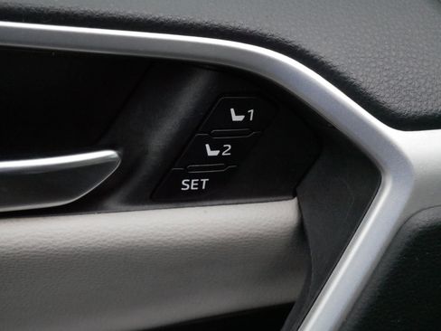 Used 2022 Toyota RAV4 Limited AWD/4WD image 19