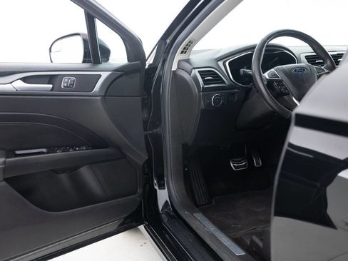 Used 2016 Ford Fusion Titanium image 24